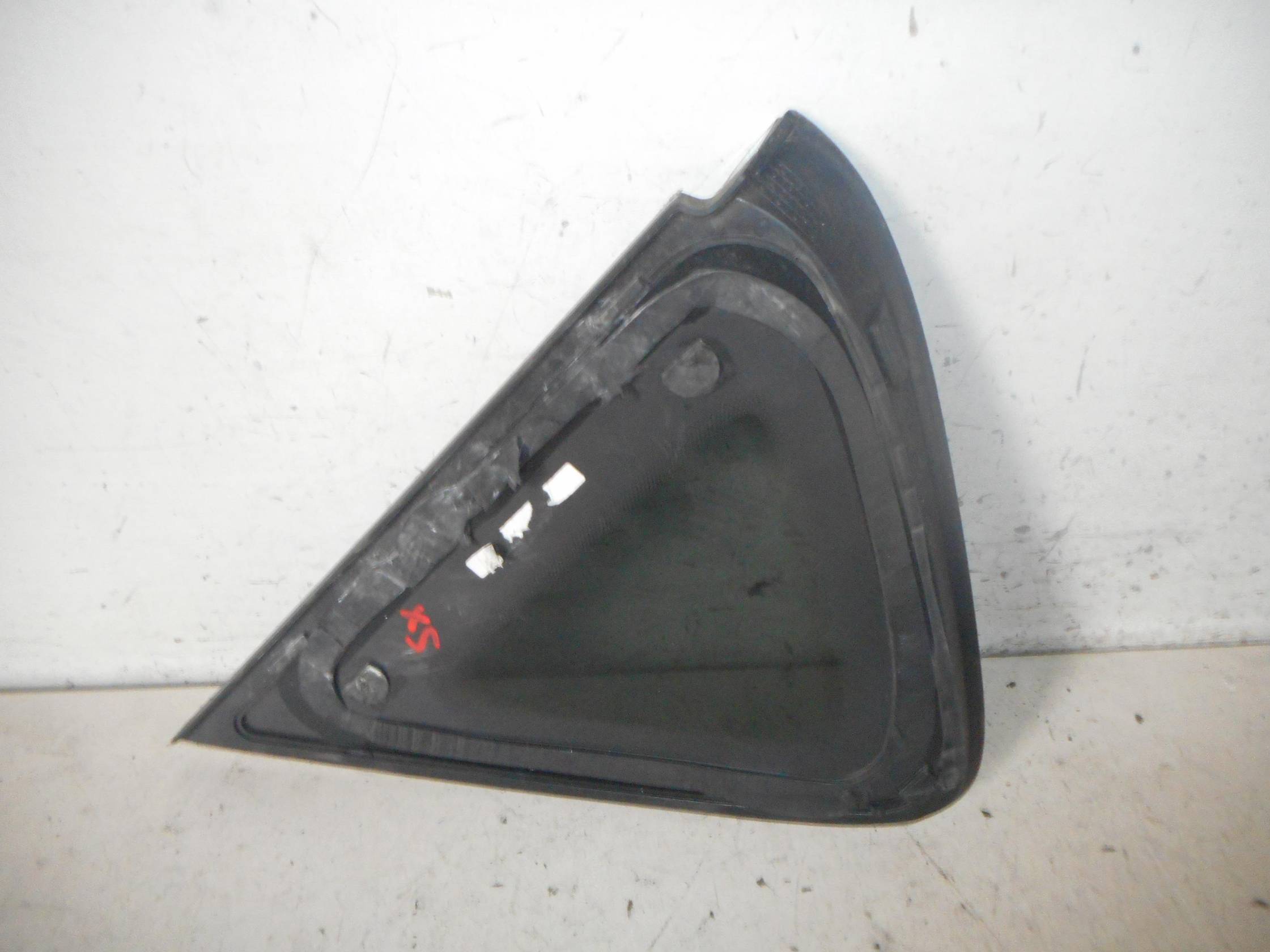 Fisso parafango post. sx.